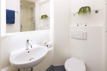 1 bed studio, Calton Road, Holyrood, Edinburgh, EH88DP - Image 8
